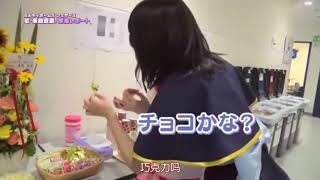 愛美と伊藤彩沙の食レポ対決