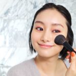 忽那汐里が伝授！ 昼にも夜にも映えるローズメイク。| Beauty Secrets | VOGUE JAPAN