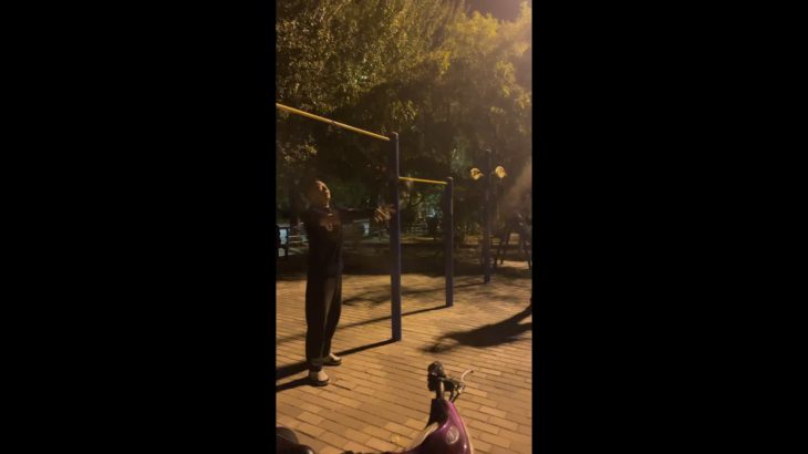 【凄い】おじさんの筋トレ方法にショック！2022091610.mp4