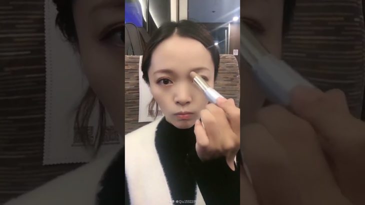 【中国メイク】40代が新幹線内で20代美女に早変わり！！