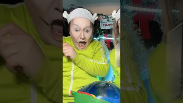 不気味の谷メイクで氷風船にスパイファミリーバスボム入れたら大爆笑www #不気味の谷 #不気味の谷メイク #不気味の谷現象 #iceballoonasmr #asmrsounds