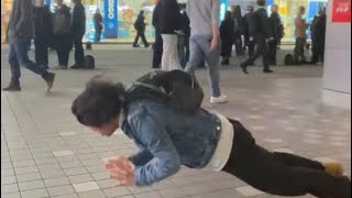 4/7(日)新宿 歌舞伎町 路上筋トレしてテストステロン上げないとヤバいって！ Shinjuku kabuki beautiful muscle girls training