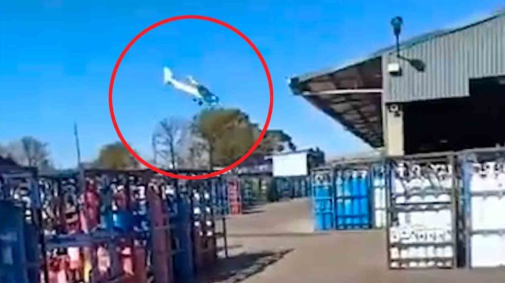解雇後、パイロットが工場の倉庫に飛行機を衝突させる – 画像をご覧ください