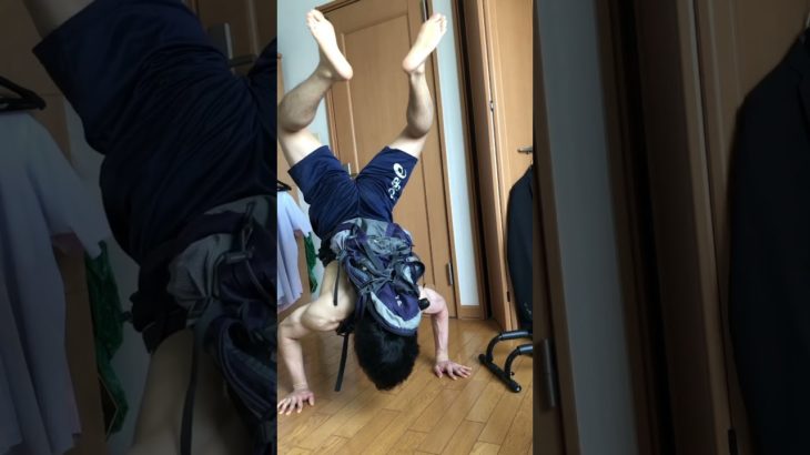 荷重倒立腕立て伏せ🔥（フォーム❌）🙏#fitness #倒立 #筋トレ #自重トレーニング #トレーニー #宅トレ #プロテイン #腕立て伏せ #筋肉